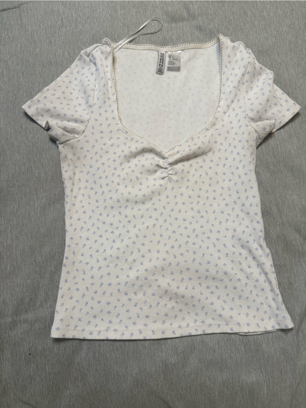 H&M cinch v neck top with flowers